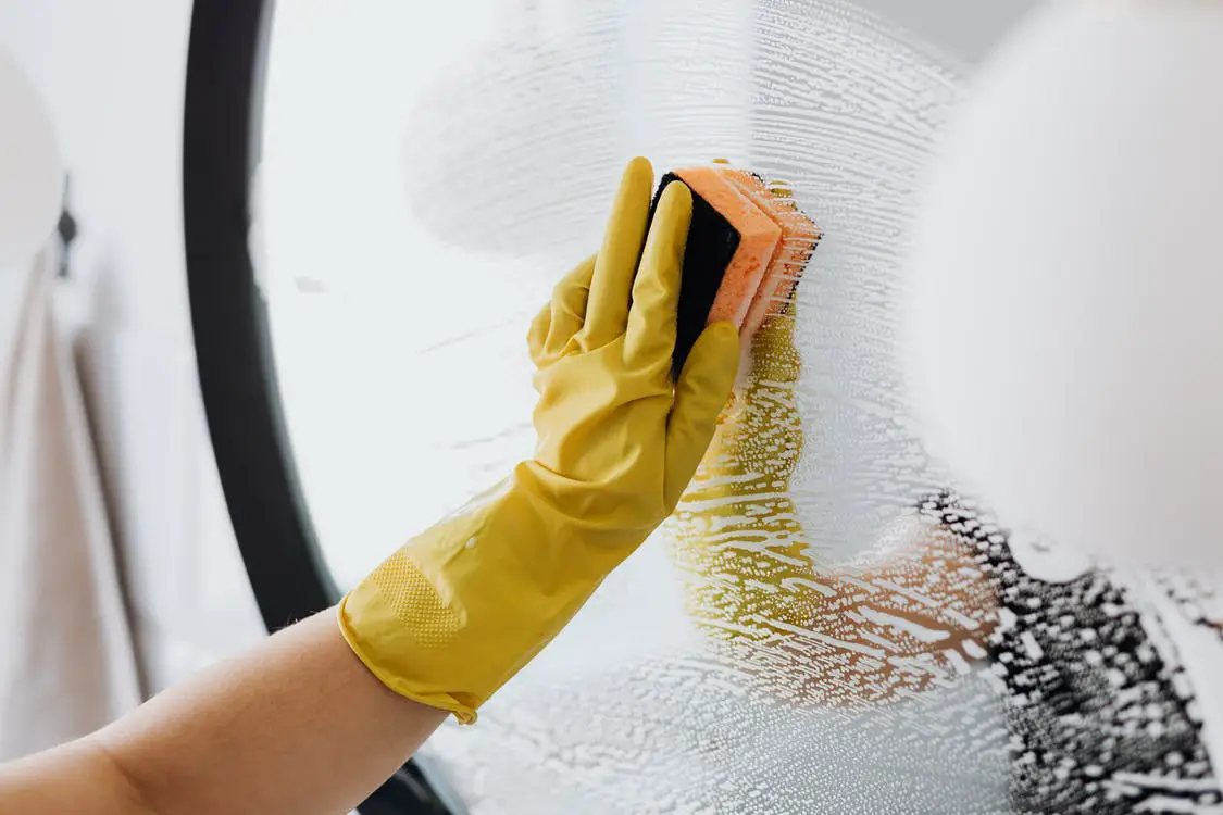 Cleaning mirror with sponge